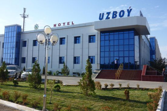 Unser Camp auf dem Parkplatz dieses staatlichen Hotels