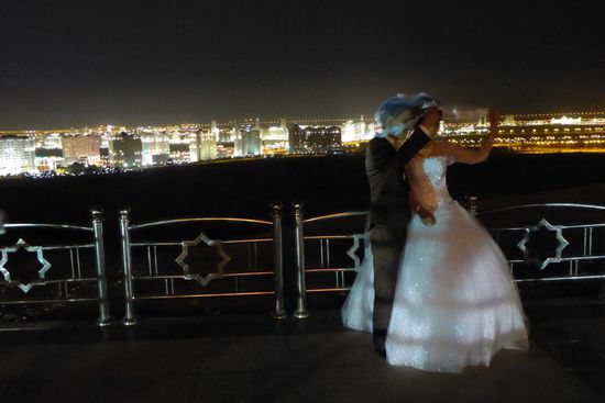 ... bei einem gewaltigen Erdbeben am 6. 10. 1948 innerhalb einer Minute völlig zerstört, 110 000 Einwohner kamen ums Leben,
wiederaufgebaut mit Petrodollars im Sowjetstil