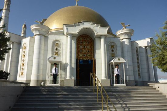 ... er erklärte nach dem Zusammenbruch der Sowjetunion Turkmenistan 1991 für unabhängig,
verstorben am 21. 12. 2006