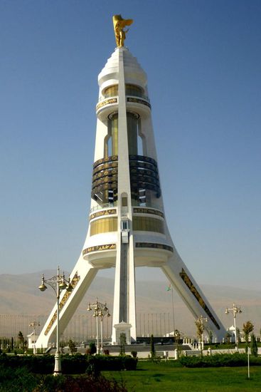 Turkmenbashi ließ in der Stadt ...