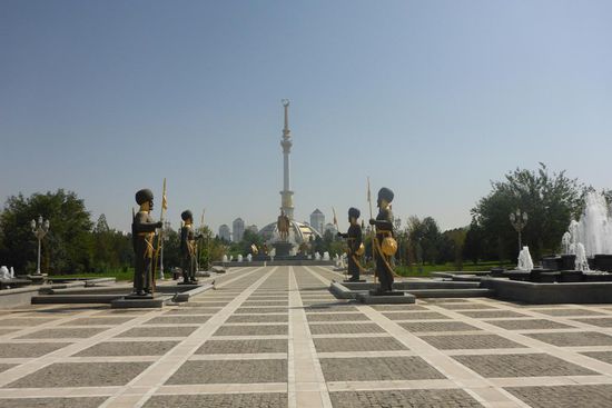 Viele Straßen und Plätze sind auffallend menschenleer