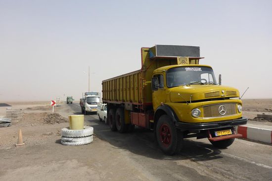 Mercedes-Rundhauber sind die bevorzugten LKW, sie werden im Land gebaut