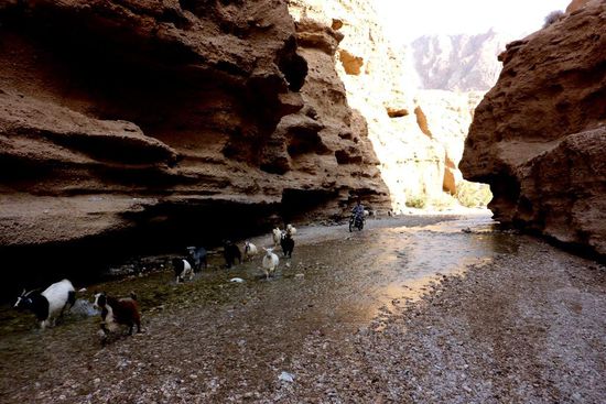 ... 27 km östlich von Tabas ...
