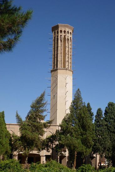 der höchste Windturm von Yazd,
einer Wüstenstadt,
er schafft im Innern ein ...