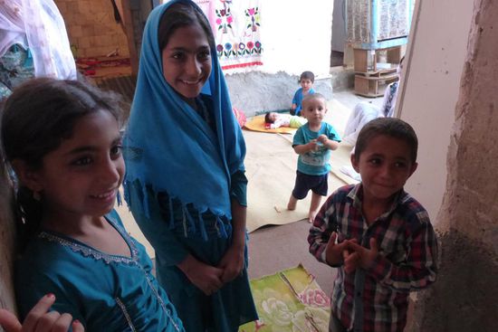 freundliche Kinder, sie kommen aus ...