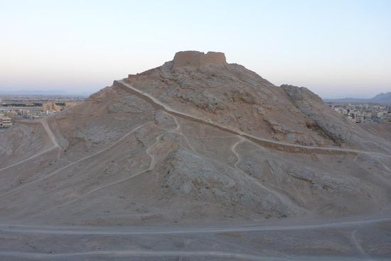... an den "Schweigetürmen" am Stadtrand von Yazd ...
