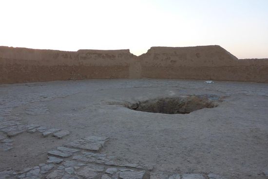 ... hier wurden bis 1960 die Verstorbenen abgelegt und den Geiern überlassen ...