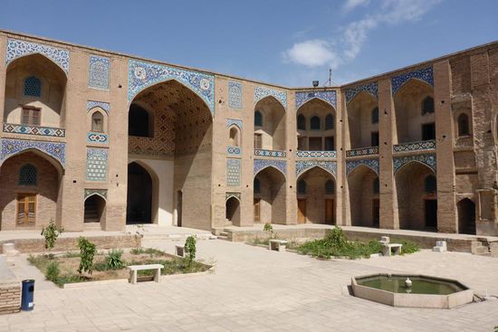 Karawanserei im Komplex Ganj Ali Khan ...