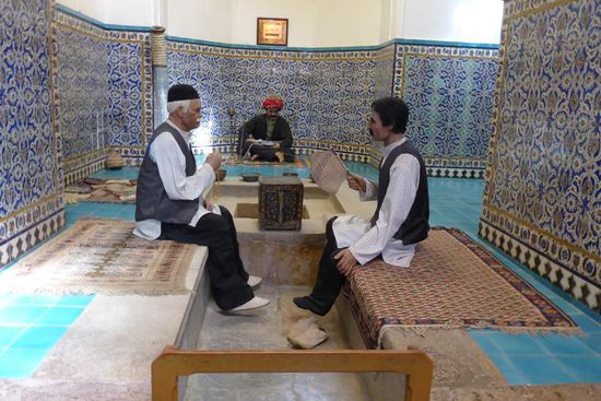 ... kunstvoll ausgestaltet ...