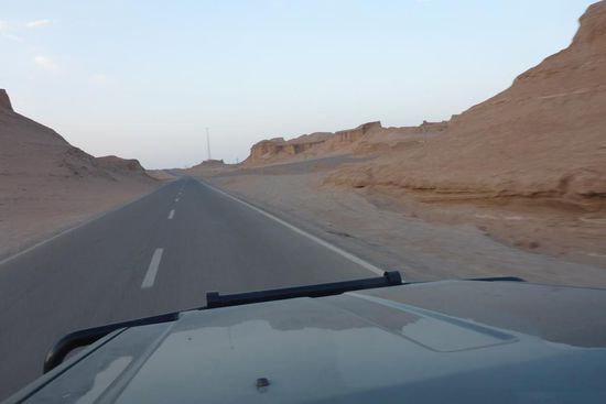 ... in die Wüste Lut ...