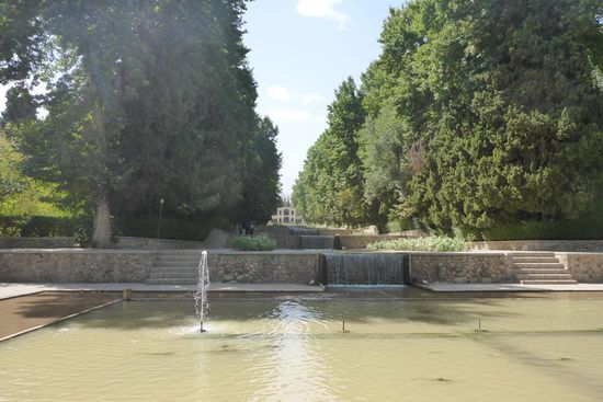 Erholung im Wassergarten von Mahan ...