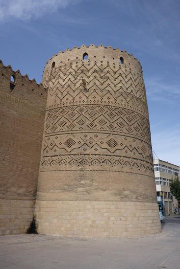 Eckturm der Festung Karim Khan ...