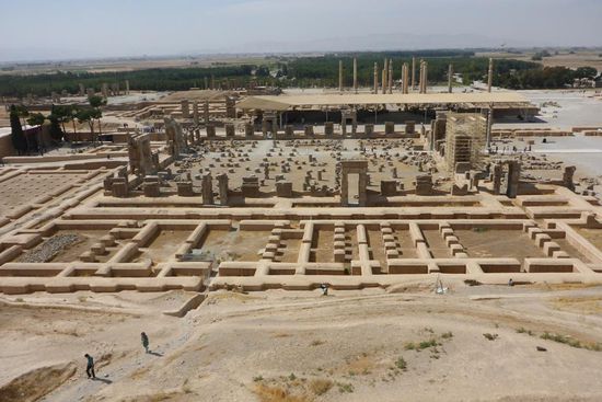 ... von griechischen Geschichtsschreibern Persepolis "Stadt der Perser" genannt ...