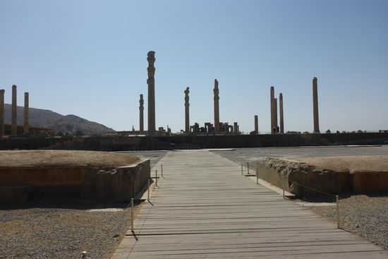 die Terrasse von Persepolis mit den Palastbauten erstreckt sich über eine Fläche von 455 mal 300 Metern