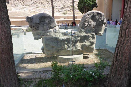 Stiere als Symbole der Macht des Herrschers