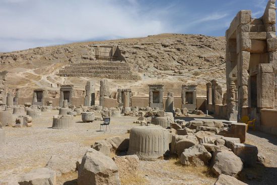 Felsgrab eines der Nachfolger von König Xerxes ...