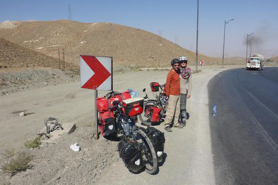 Zwei Radler aus Köln, seit März 2014 unterwegs nach Südostasien,
gute Reise Ihr Zwei !