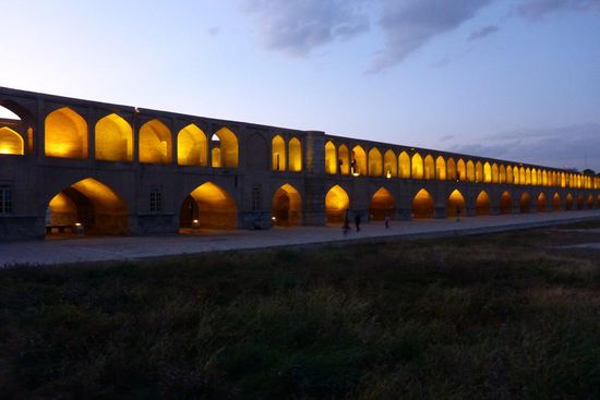 Die Brücke Si-o-se Pol, 360 m lang ...