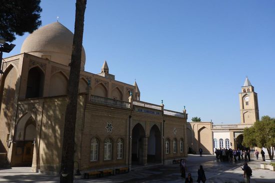 Die Vank-Kathedrale,
eine armenische Kirche, zu Beginn des 17. Jh. errichtet,
außen schlicht ...