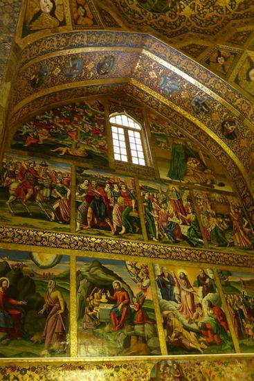 innen prunkvoll
dargestellt ist die Christianisierung Armeniens durch Gregor, den Erleuchter,
er taufte das armenische Königshaus im Jahr 301