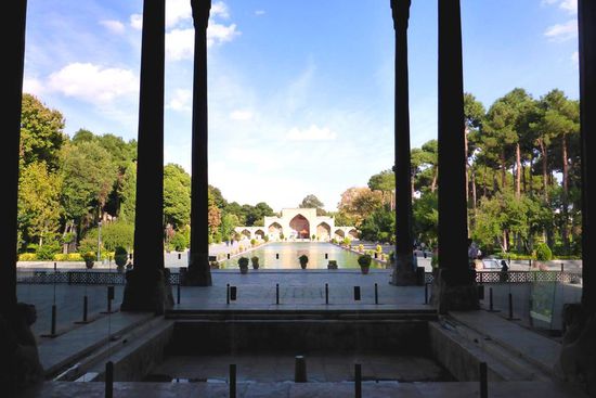 in der Gartenanlage des 40-Säulen-Palastes ...