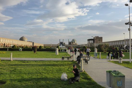 der Imam-Platz,
mit 510 mal 160 m der größte umbaute Platz weltweit
seit 1602 unverändert
UNESCO-Weltkulturerbe  ...