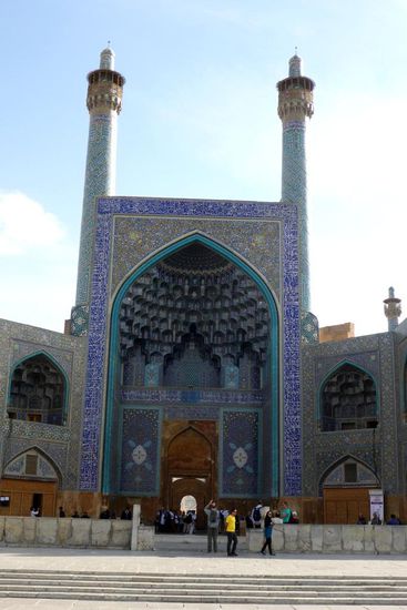 ... Eingangs-Iwan der Imam-Moschee (1611 - 1630),
die Minarette sind 27 m hoch