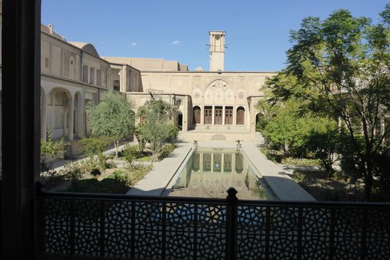 ... Natanzi machte sein Geld ...