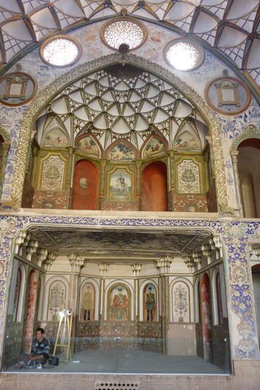 ... innen prunkvoll ausgestattet ...