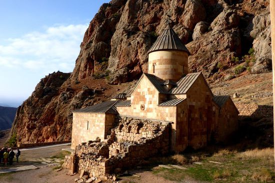 ... ebenfalls auf dem Gelände der Klosteranlage Noravank,
die Kirche des Heiligen Johannes des Baptisten (1221 - 1227) ...