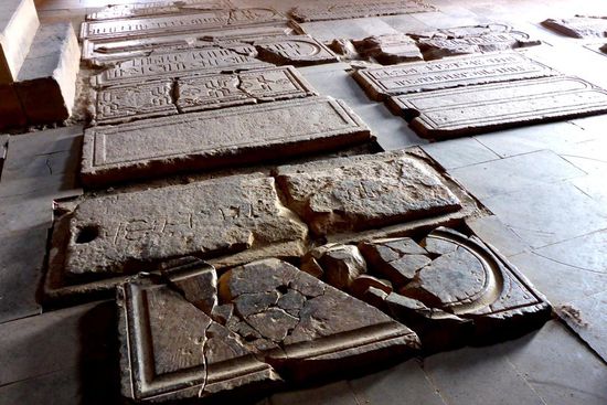 ... und Grabstätten ...