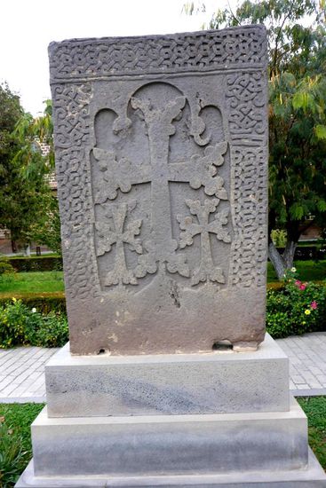 Kreuzsteine haben in Armenien eine lange Tradition,
dieser stammt aus dem 8 Jh. ...