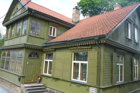 Traditionelles Holzhaus in einem Vorort von Vilnius