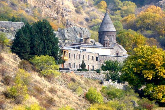 ... wie alle Klosteranlagen in Armenien in traumhafter Landschaft gelegen ...