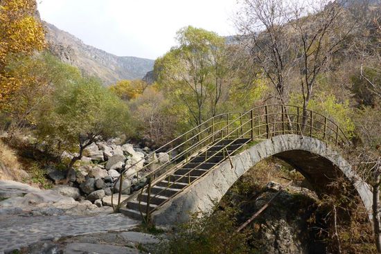 ... hinter dem Kloster ...