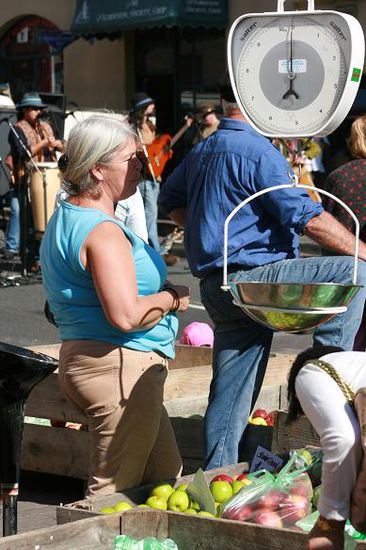 Tasmanien wird nicht umsonst auch Apfelinsel genannt. Die frischen Aepfel von der Marktfrau sind einfach koestlich.