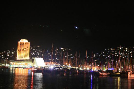 Blick auf Hobarts Kasino und Yachthafen.