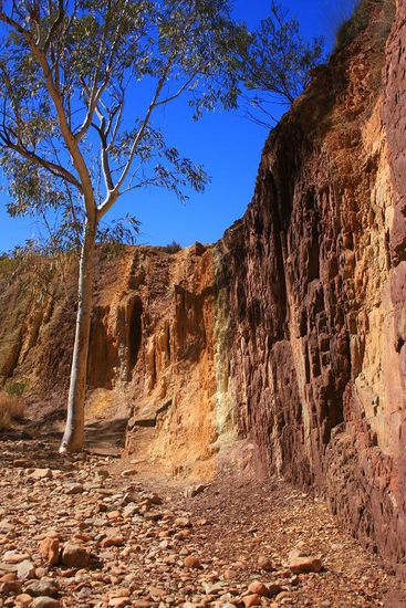Wir besuchten die Okkerminen in der die Ureinwohner seit etwa 1000 Jahren Okker abbauen, das sie fuer ihre Zeremonien benutzen.
