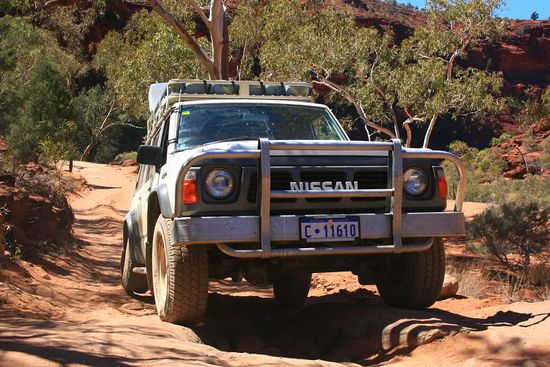 Das Palm Valley ist nur ueber eine Allradpiste erreichbar. Die letzten 4 Kilometer forderten alles von Auto, Fahrer und Beifahrerin 