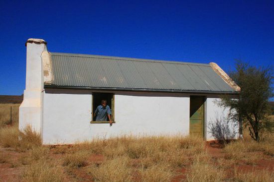 Besuch im Haus des beruehmten Aborigines Malers Albert Namatjira.