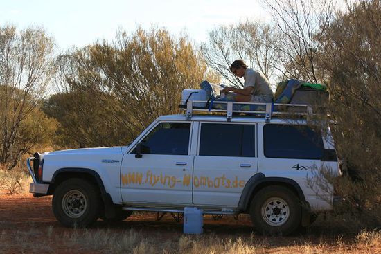 Zum Beispiel Lesen auf unserem Dachsofa, sofern man einen Schattenplatz gefunden hat, bis einem das Hinterteil vom Sitzen einschlaeft.
