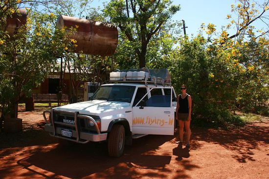 Am Freitag erreichten wir endlich das Roadhouse "Rabbit Flat". Hier kostete der Liter Diesel 2.10 Dollar, teuerster Sprit in unserem ganzen Jahr.