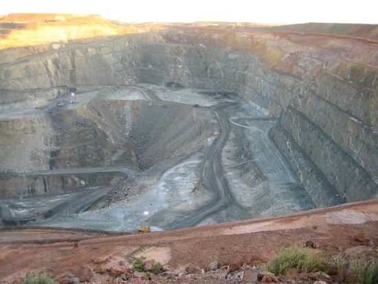 Eine der vier groessten Goldminen der Welt, die Superpit (www.superpit.com.au)