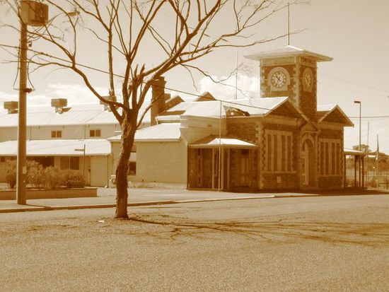 Menzies ein etwa 500 Seelenkaff, mit einem Maenneranteil von ueber 70 Prozent.