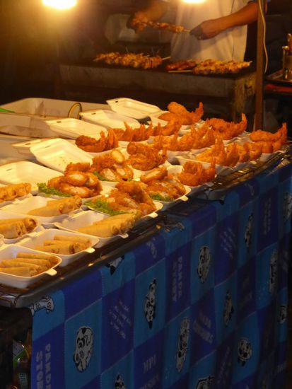 Chaweng Night Market - Frittierte Garnelen, Hühnchen, Frühlingsrollen