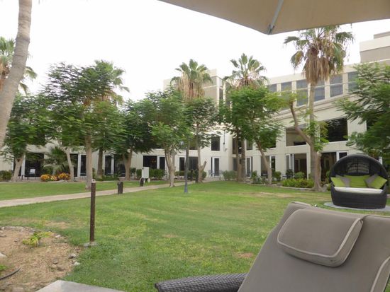 Blick vom Pool in Richtung unseres Zimmer