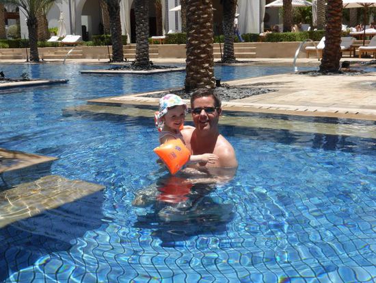 Abkühlung im Pool bei 42 Grad