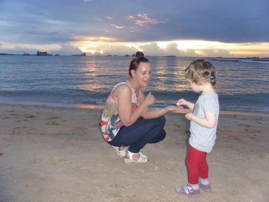 Beim Muscheln sammeln am Strand...