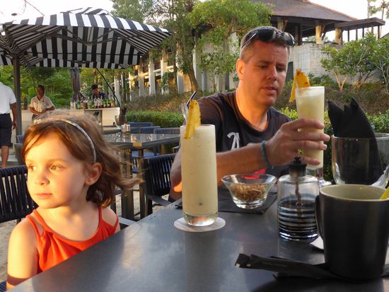 Cocktails bei Sonnenuntergang