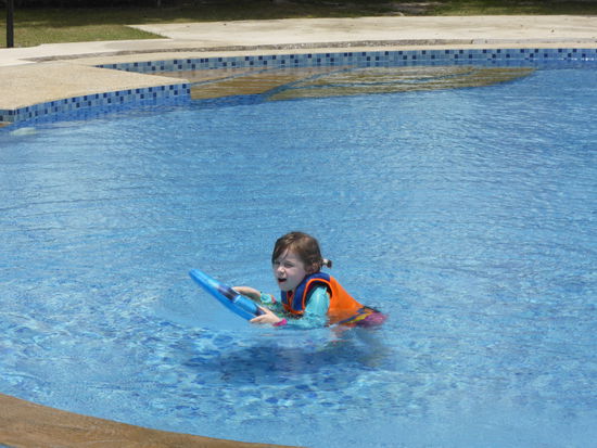 Schwimmübungen im Pool